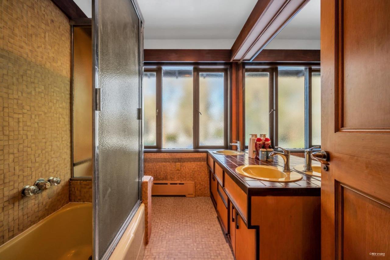 Historic Specious Home In Vancouver West Экстерьер фото