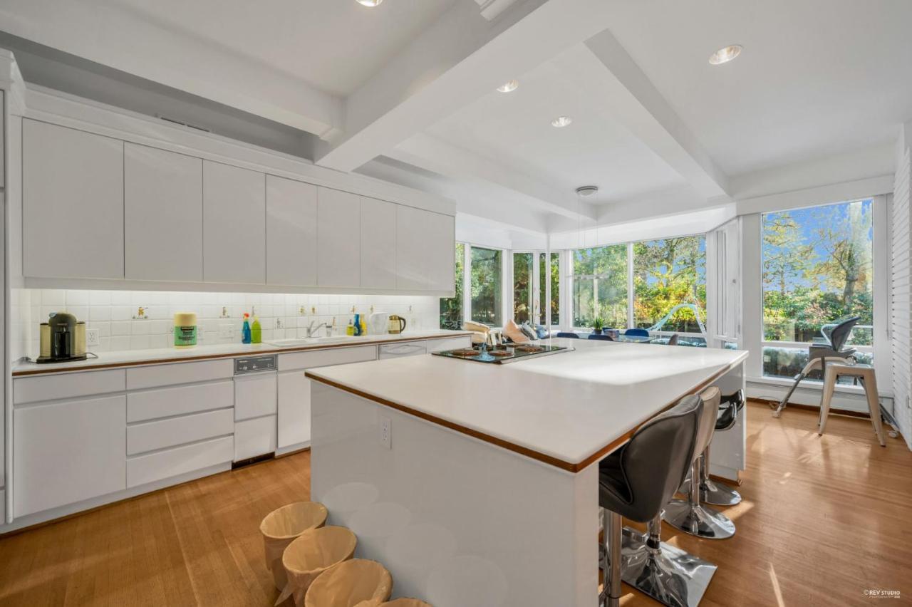 Historic Specious Home In Vancouver West Экстерьер фото
